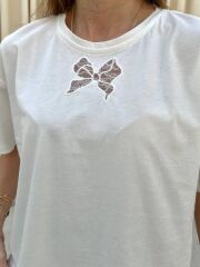 Bisiklet Yaka Nakış Detay T-Shirt