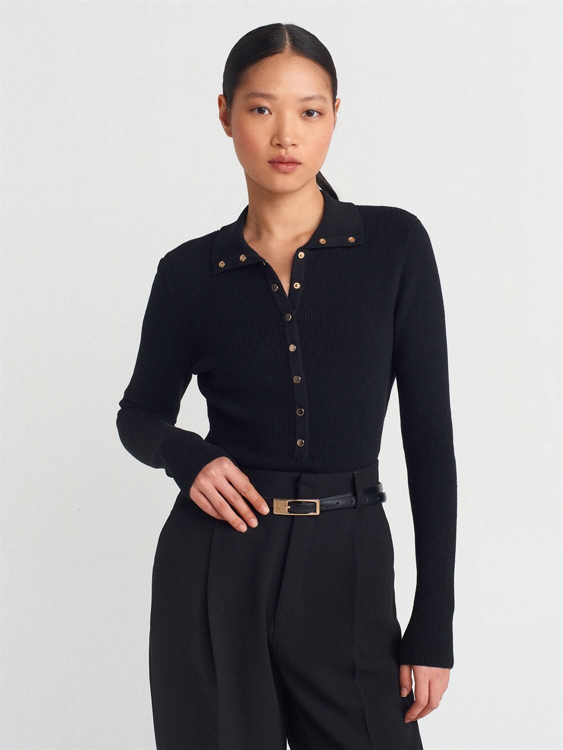 Dik Yaka Çıtçıtlı Triko Kazak Siyah