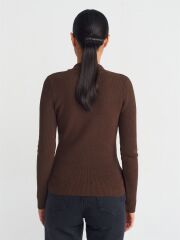 Dik Yaka Çıtçıtlı Triko Kazak Kahve