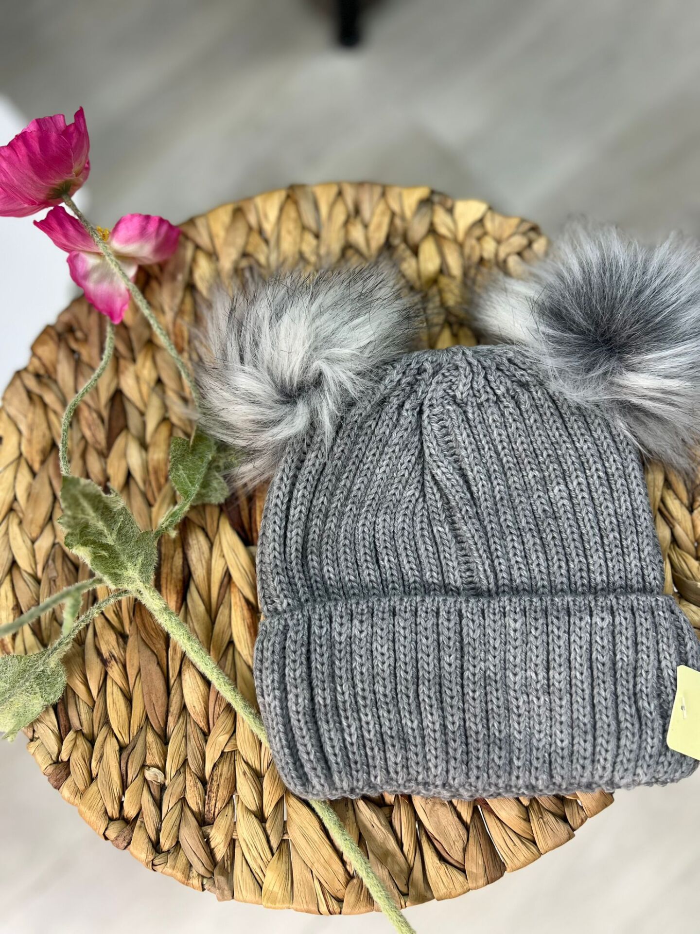 PONPONLU YÜN BERE GRİ