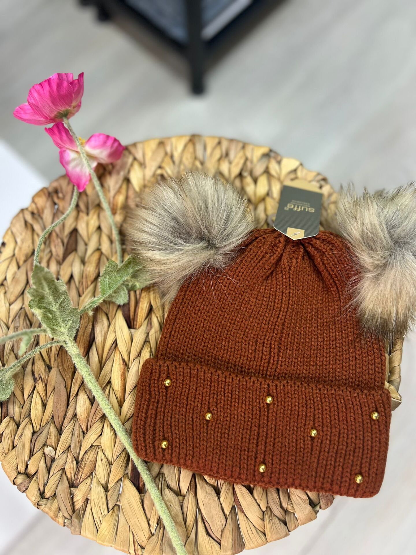 PONPONLU TAŞLI YÜN BERE KAHVE