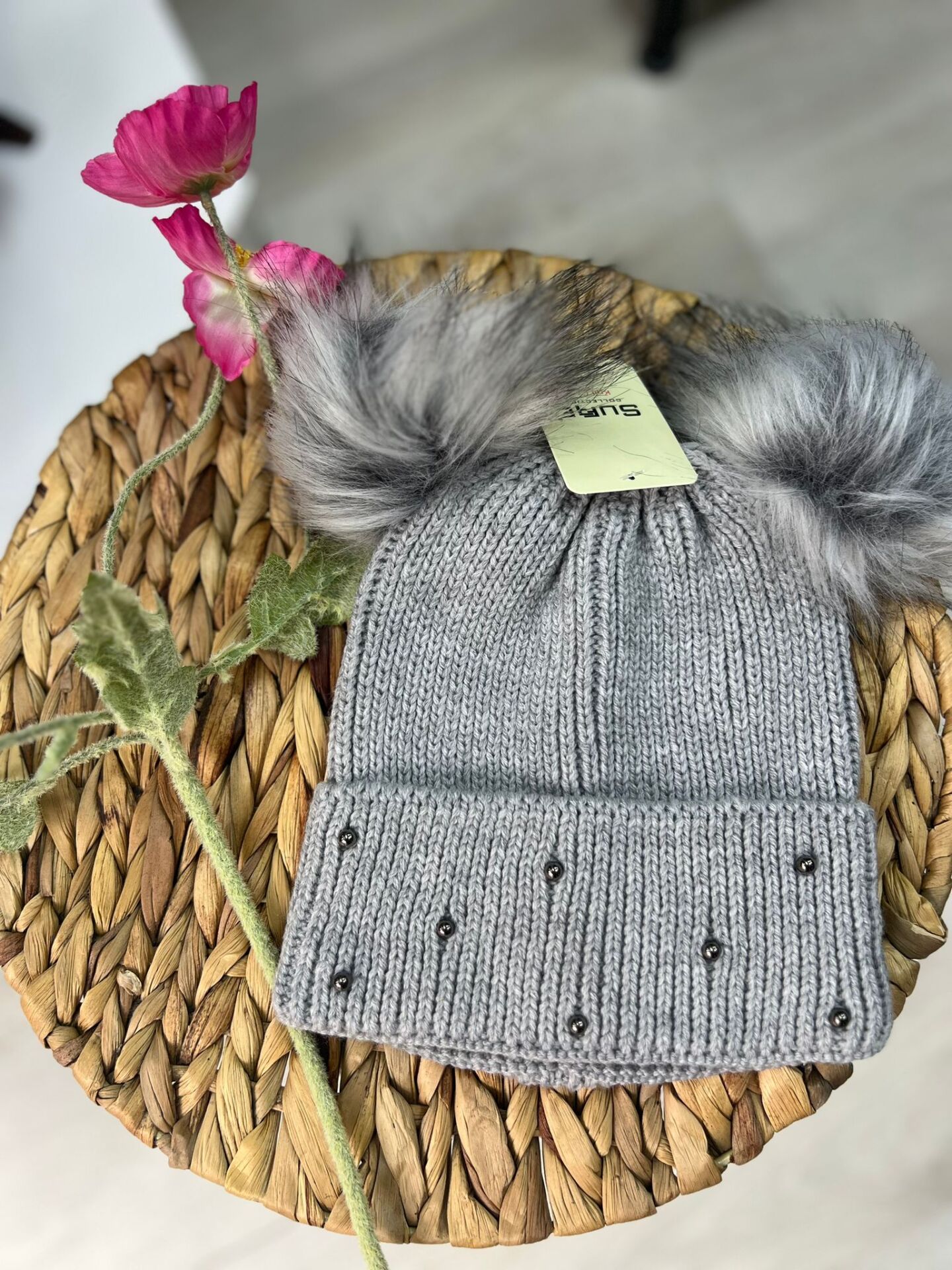 TAŞLI PONPONLU YÜN BERE ANTRASİT