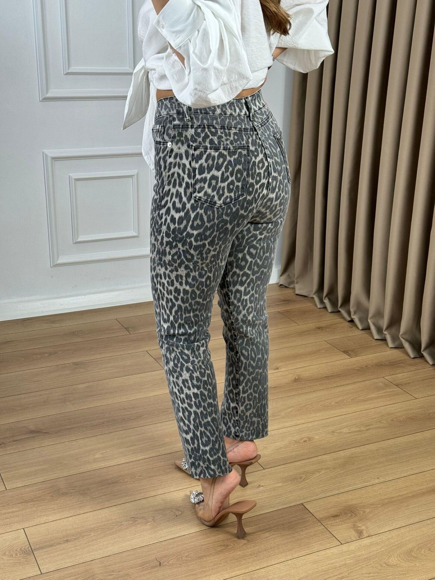 Soluk Efekt Likralı Kesik Paça Leopar Pantolon