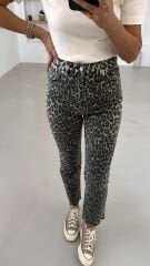 Soluk Efekt Likralı Kesik Paça Leopar Pantolon
